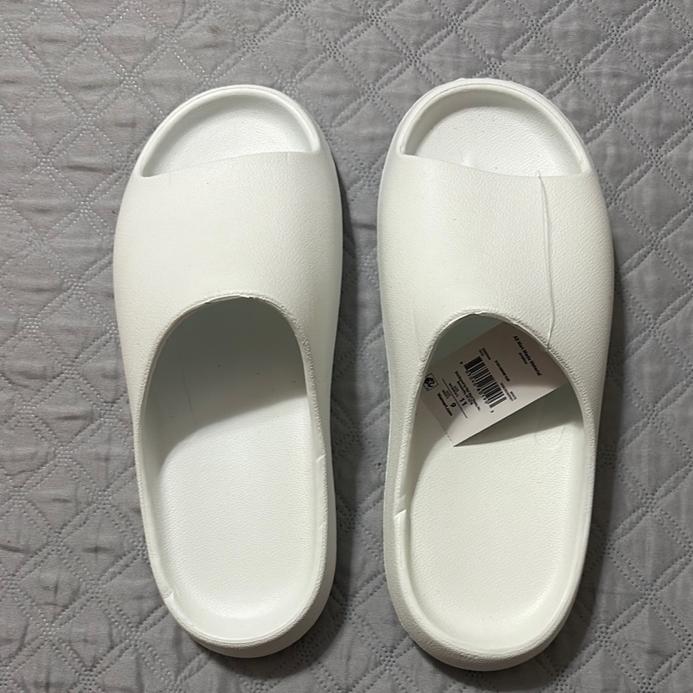 NWT White Slide Sandals Men’s Size 9 - Womens Size 11